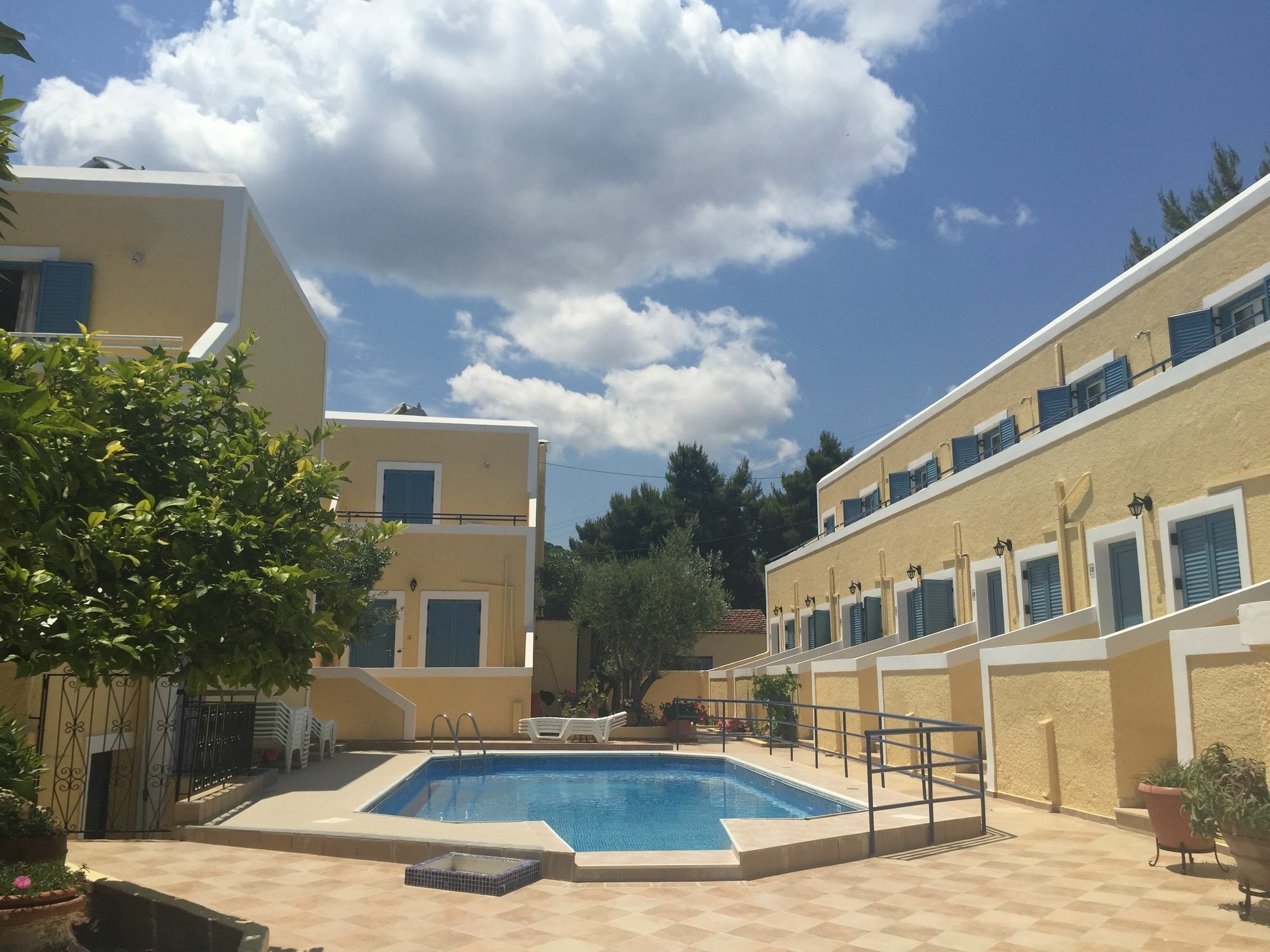 Esperides Maisonettes Agia Marina  Exterior foto